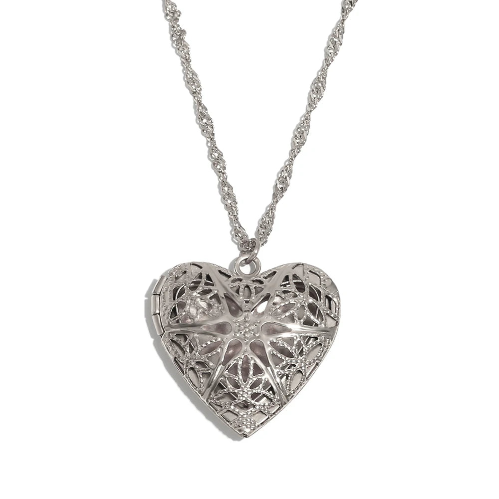 Hollow Heart Photo Box Pendant Necklace — 18K Gold Plated