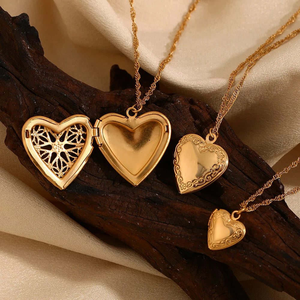 Hollow Heart Photo Box Pendant Necklace — 18K Gold Plated