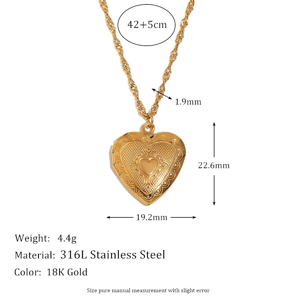 Hollow Heart Photo Box Pendant Necklace — 18K Gold Plated